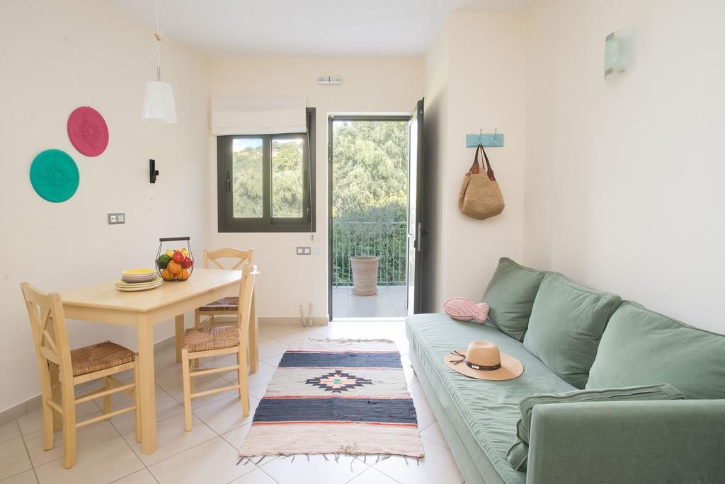 Mylos Apartments Gialova Dış mekan fotoğraf